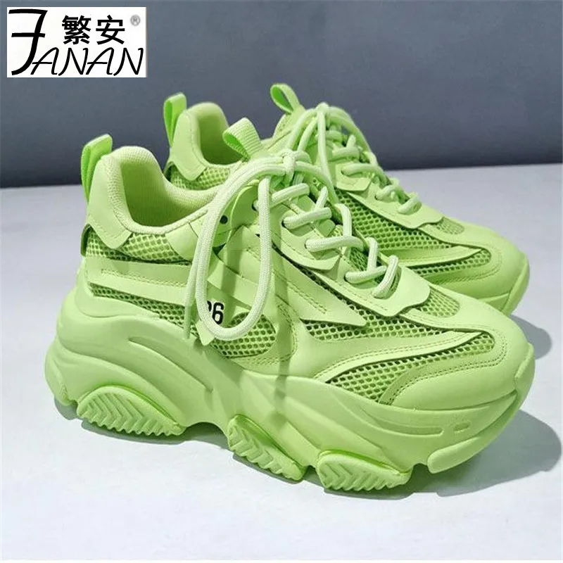 Женские массивные кроссовки сетчатые дышащие белые теннисные туфли на платформе