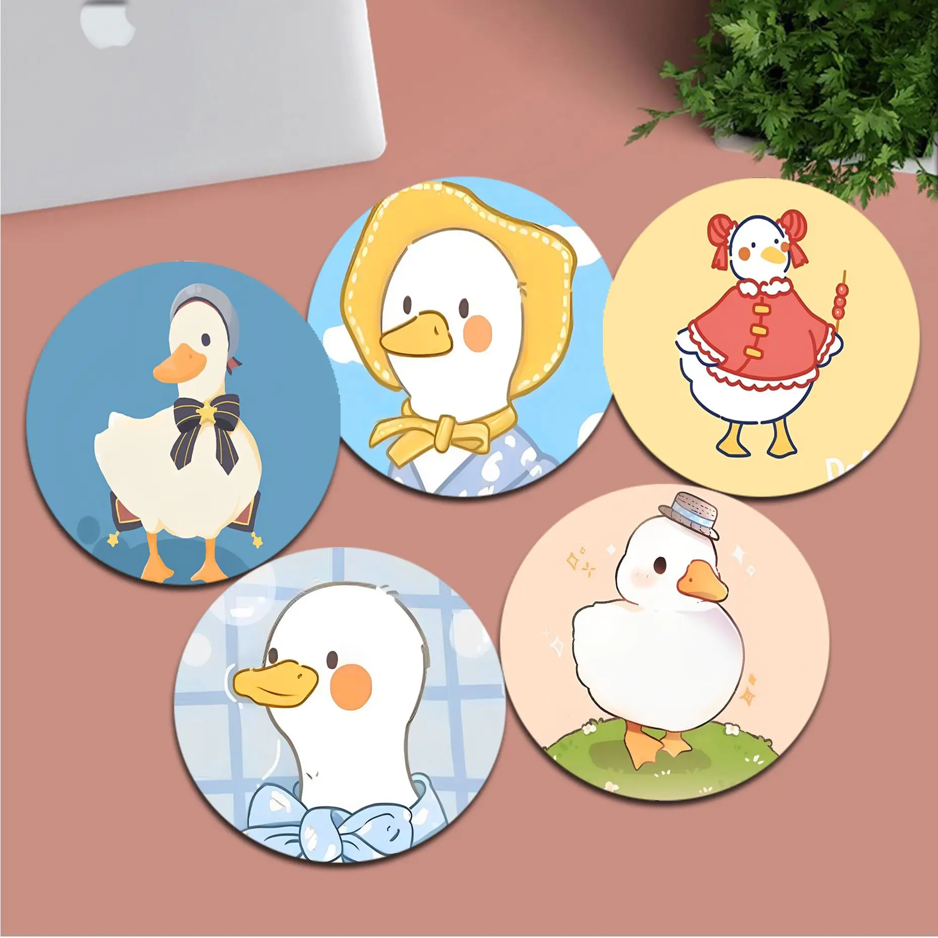 

Cartoon Duck Small Round Speed Version Game Computer Keyboard Office Table Mat PC Laptop Mouse Mat Writing Desk Mats