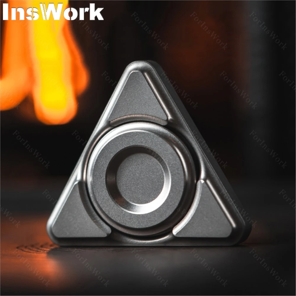 Blacktopworks EDC Trilobal Fingertip Gyro Металлические декомпрессионные игрушки Ручной Спиннер