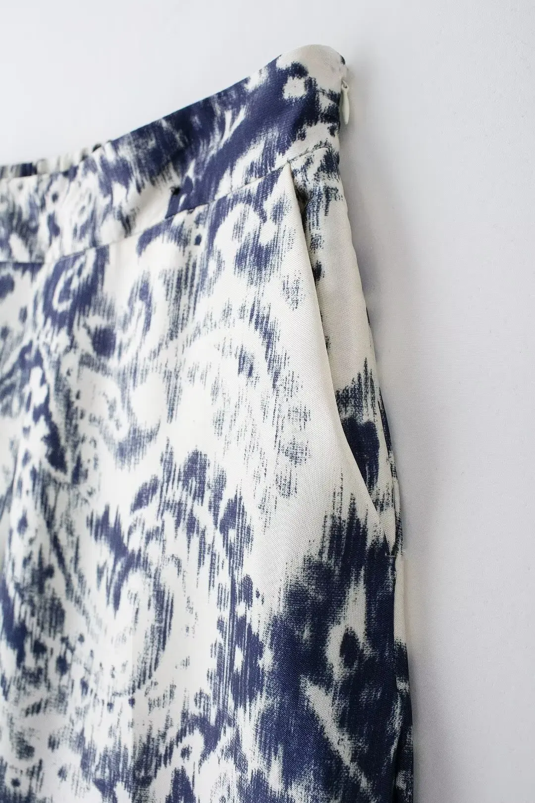 Брюки женские прямые атласные с высокой талией принтом