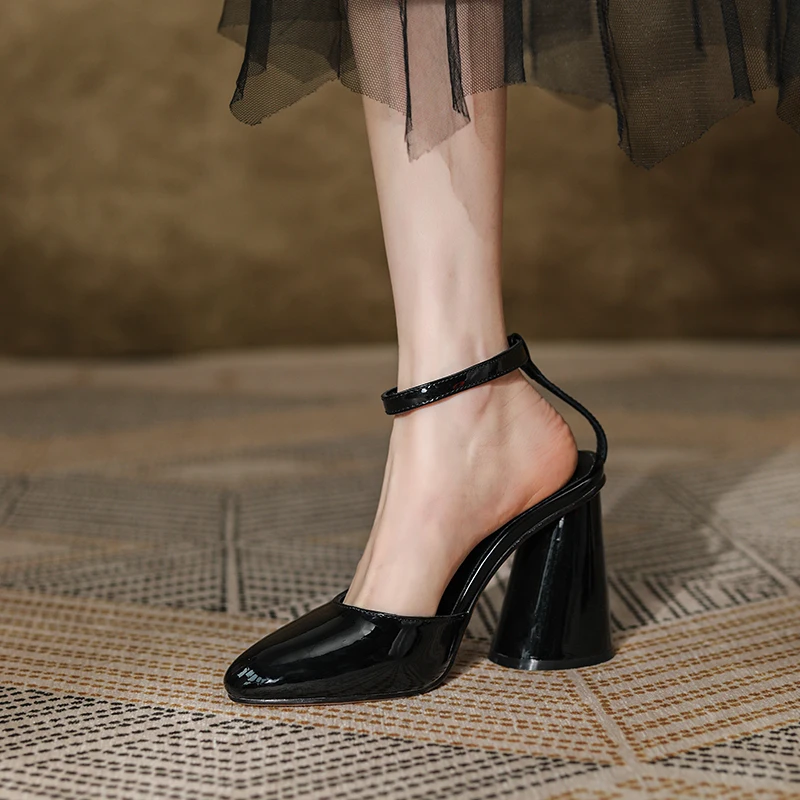 

Новинка Весна 2022 кожаные босоножки на высоком каблуке с открытым носком на толстом каблуке 9 см из лакированной кожи Модная женская обувь