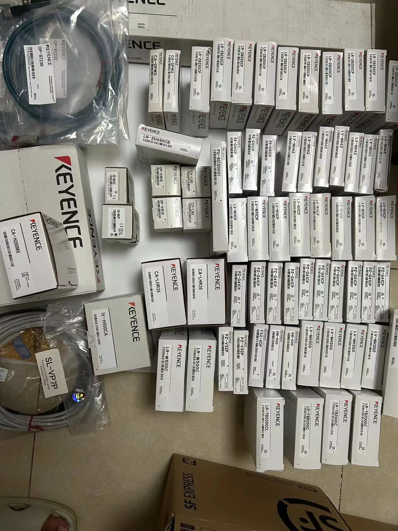 Japan Keyence LR-TB2000C LR-TB2000 LR-TB2000CL новый и оригинальный цифровой CMOS-датчик laserssaa