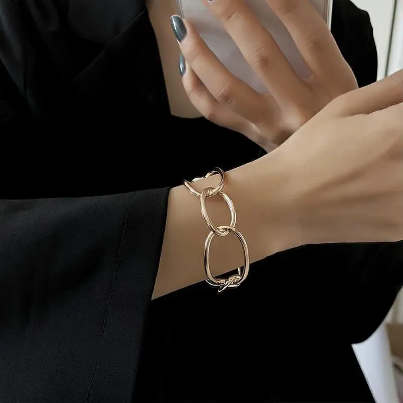 

European And American Exaggerated Temperament Hollow Metal Bracelet Neo-Gothic Girl Retro Luxury Fashion Jewelry Accessories