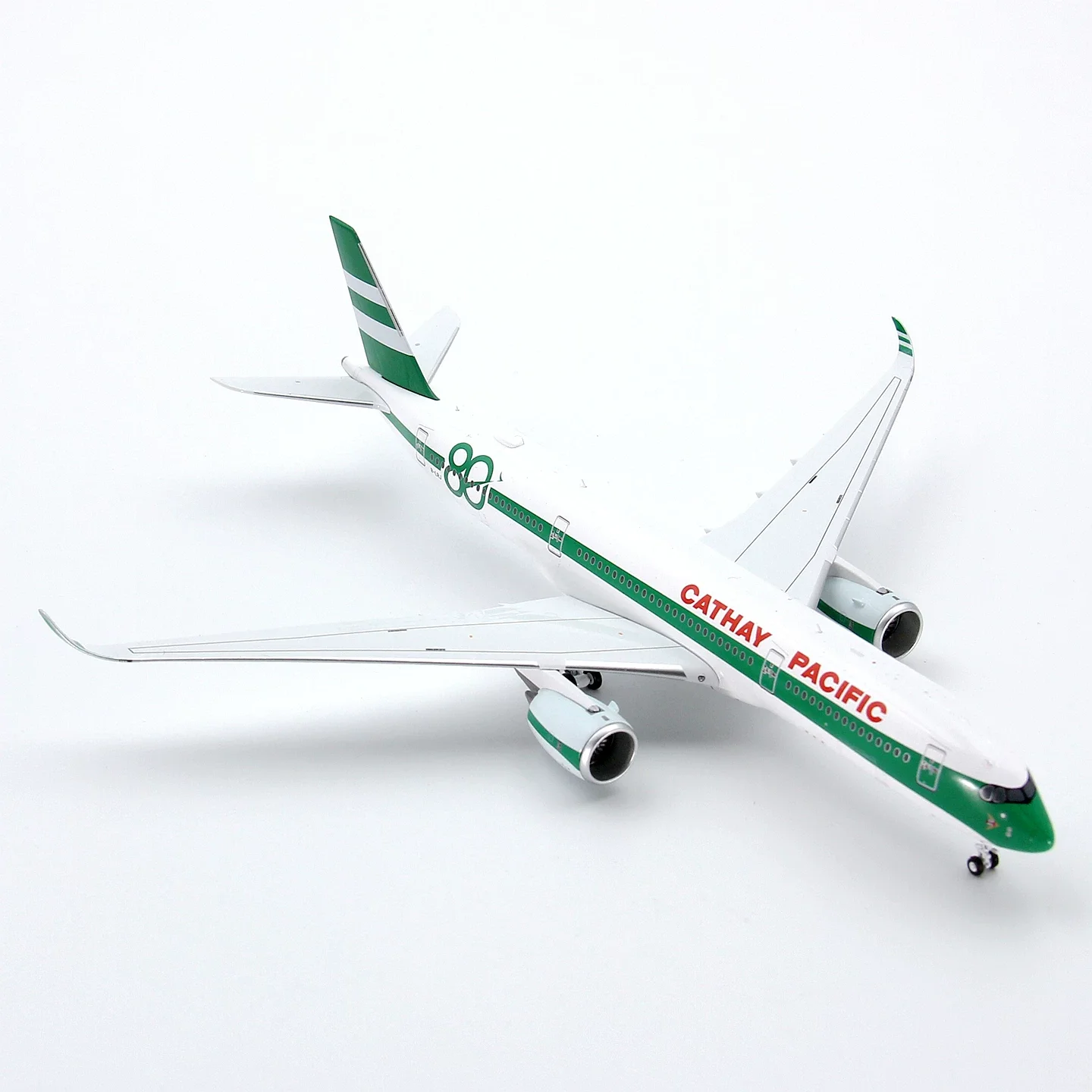 Фото Масштабная модель самолета GeminiStar A350-900 B-LRJ 80th Anniversary из литого металла, масштаб 1:400 №4