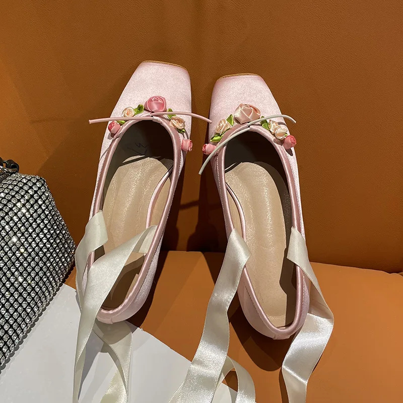 

Женские Классические балетки, розовые шелковые балетки на шнуровке с квадратным носком и цветами, элегантные туфли на плоской подошве, 2023