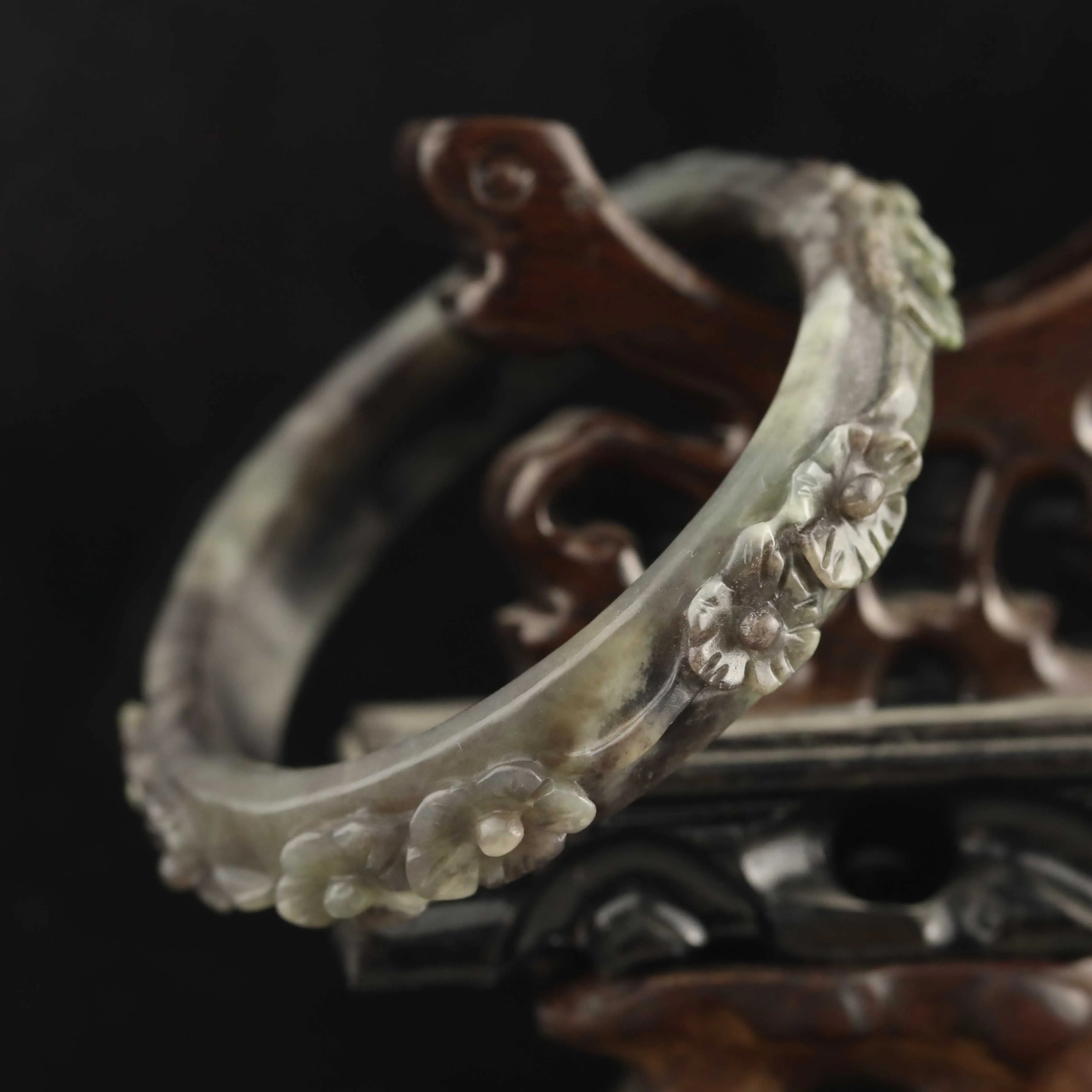 

China Natural hetian Jade Hand Carved statue flower bangle bracelet d5