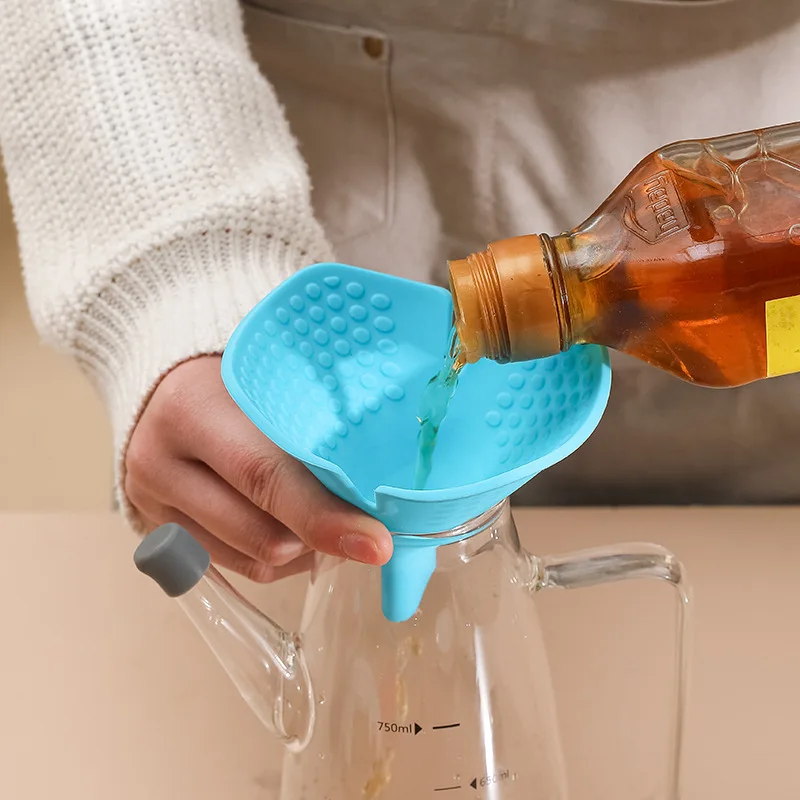 

Duck-bill funnel folding funnel food-grade silicone anti-slip type microwave oven anti-scalding clip household kitchen artifacts