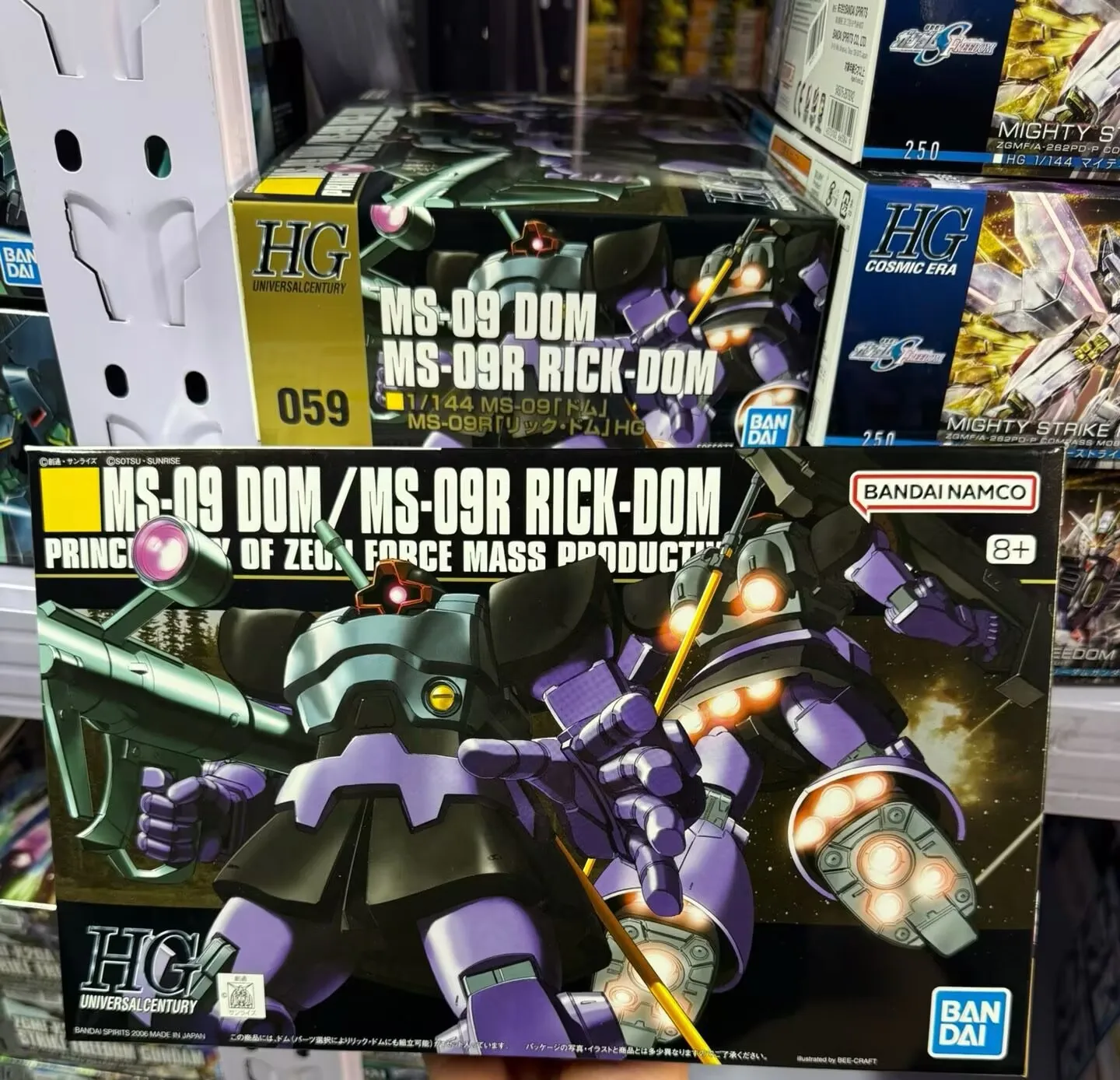 Фото Оригинальный конструктор Bandai Gundam Mobile Suit Gundam HGUC 059 MS-09 Dom Rick Dom HG 1/144, сборная модель, фигурка, игрушка №1