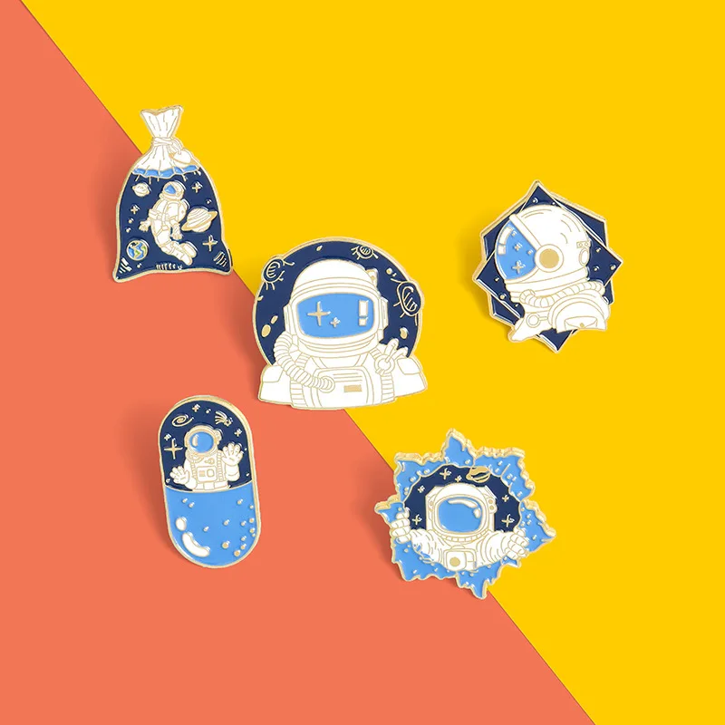 Мультяшная креативная брошь из сплава в виде астронавта форме капсулы с водяным