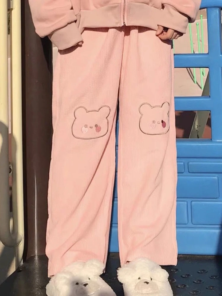 

Розовые вельветовые брюки в стиле «лолита» с рисунком медведя, мягкие бежевые свободные брюки в стиле преппи для девушек, милые Мультяшные Широкие штаны в стиле «лолита», уличная одежда