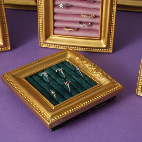 Ретро стойка для колец и сережек