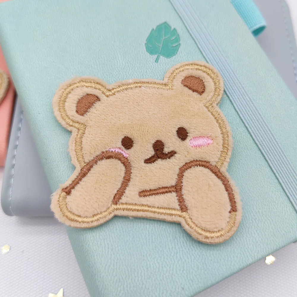 Симпатичная вышивка мультяшного медведя наклеиваемая термоклейкая нашивка