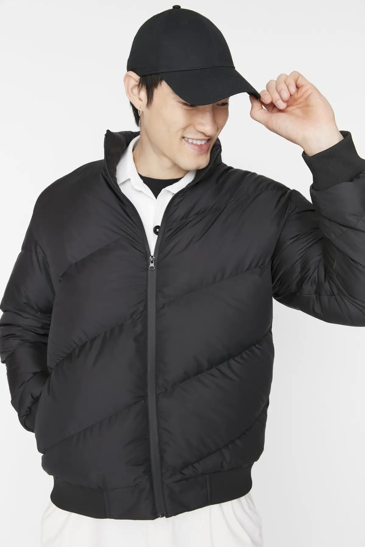 Black Men's Regular Fit Oblique Windproof Jacket TMNAW23MO00073