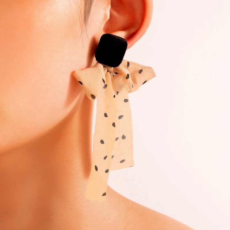 

Модные Роскошные серьги-гвоздики в виде зеленых Стразы для женщин, серьги неправильной геометрической формы, модные украшения для вечерино...