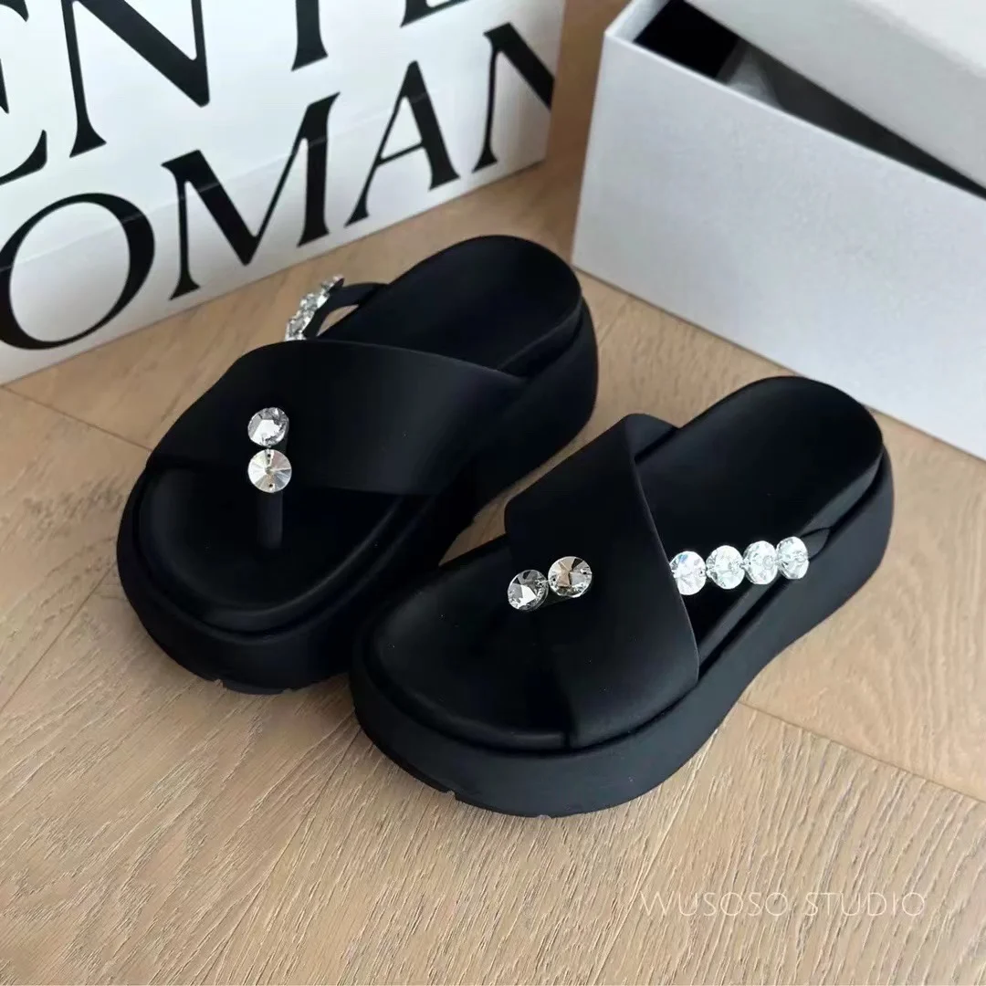 Европейская станция Новинка лета 2024 модные тапочки на толстой нескользящей