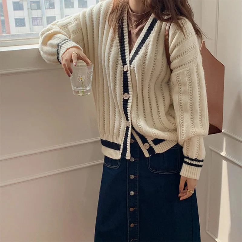 

Вязаный кардиган свободного кроя с длинным рукавом и воротником