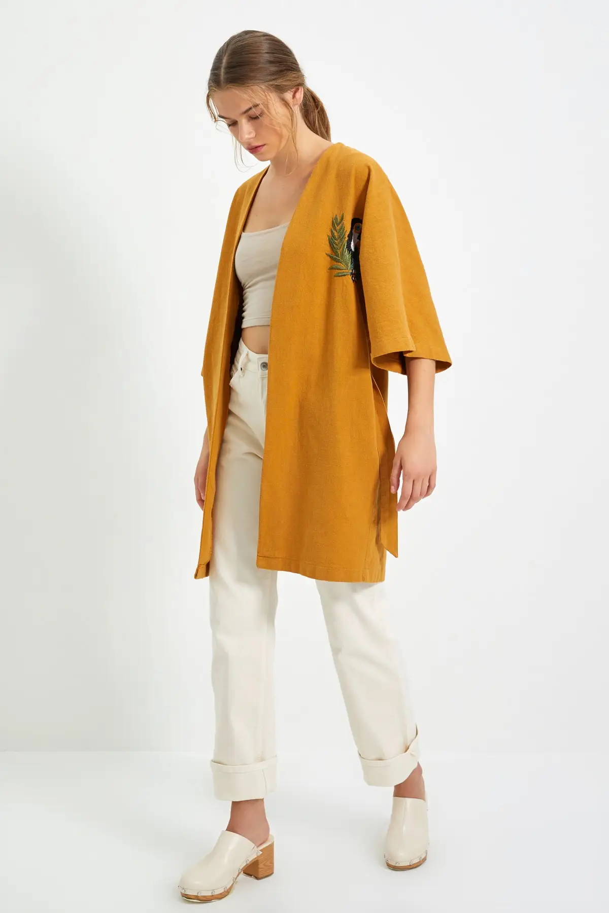 

Trendyol Embroidered Kimono & Kaftan TWOSS21KM0158