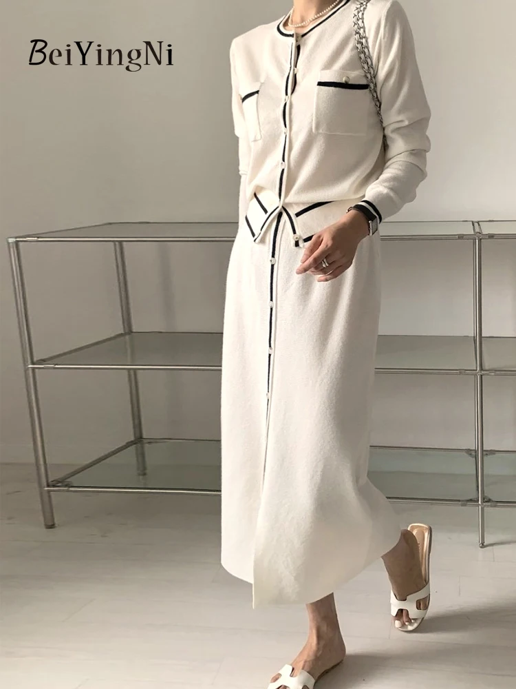 

Женский комплект из топа с длинным рукавом и юбки-карандаш