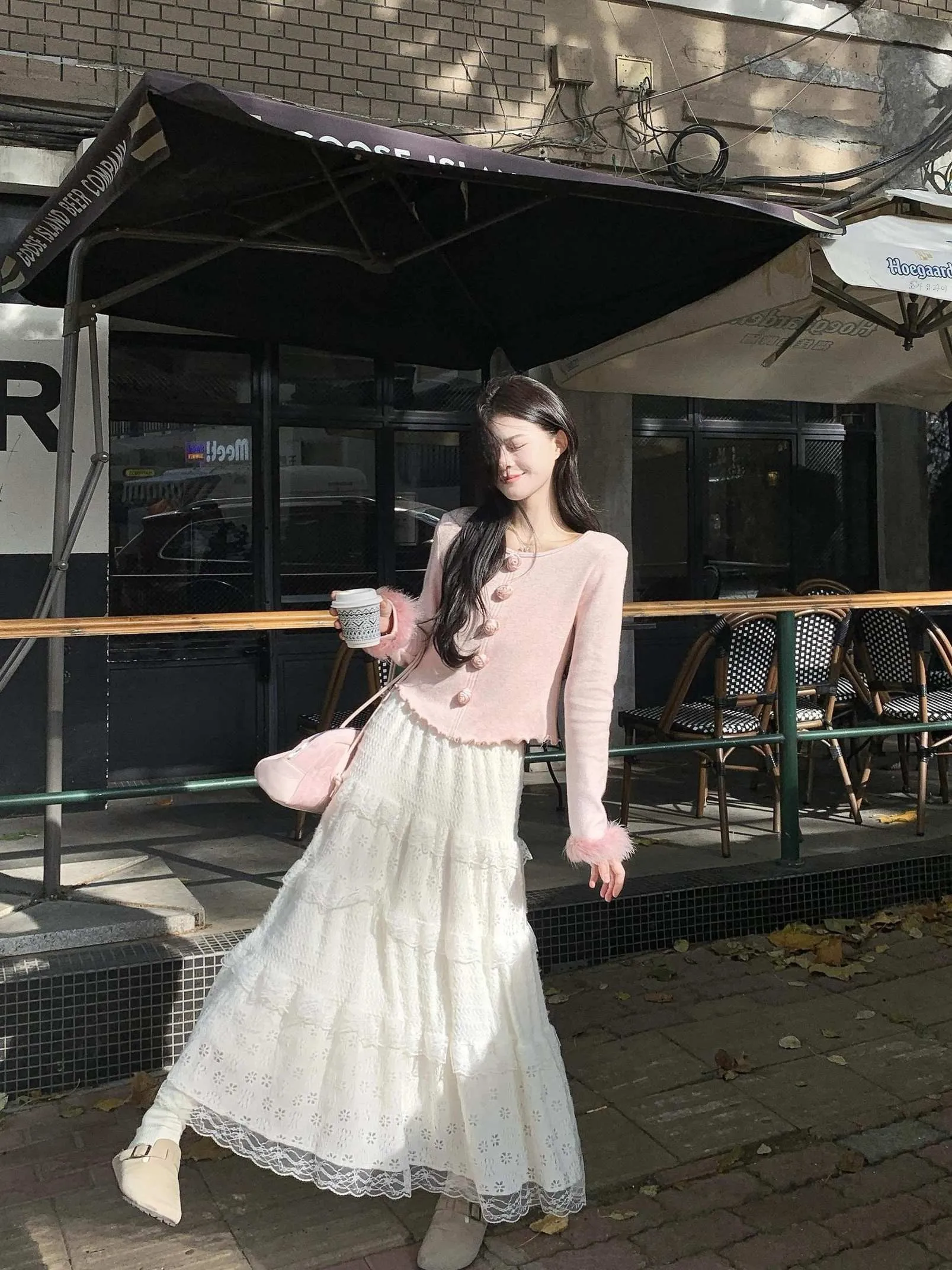 Утепленная юбка в стиле пэчворк с объемным цветком и розовым вязаным кружевом