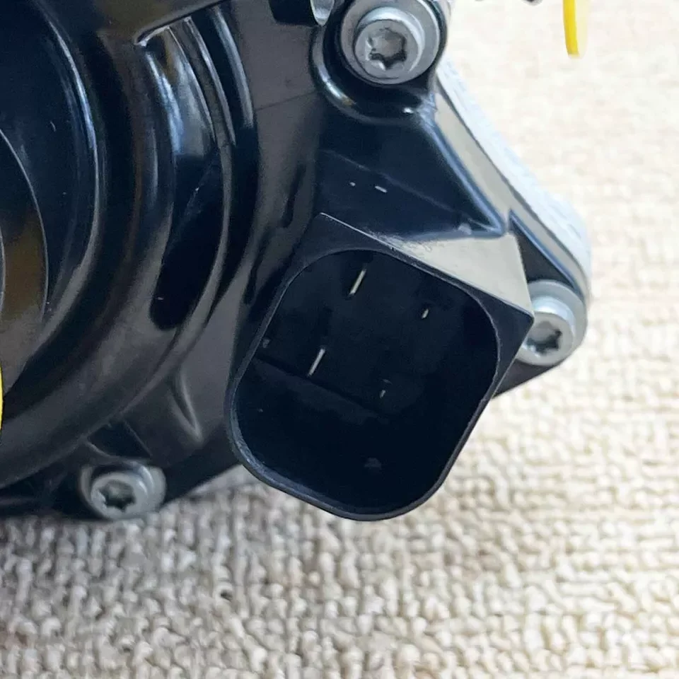 11515A05704 Новый электрический водяной насос двигателя с болтами для BMW E61 E82 E71 335i 535i X3