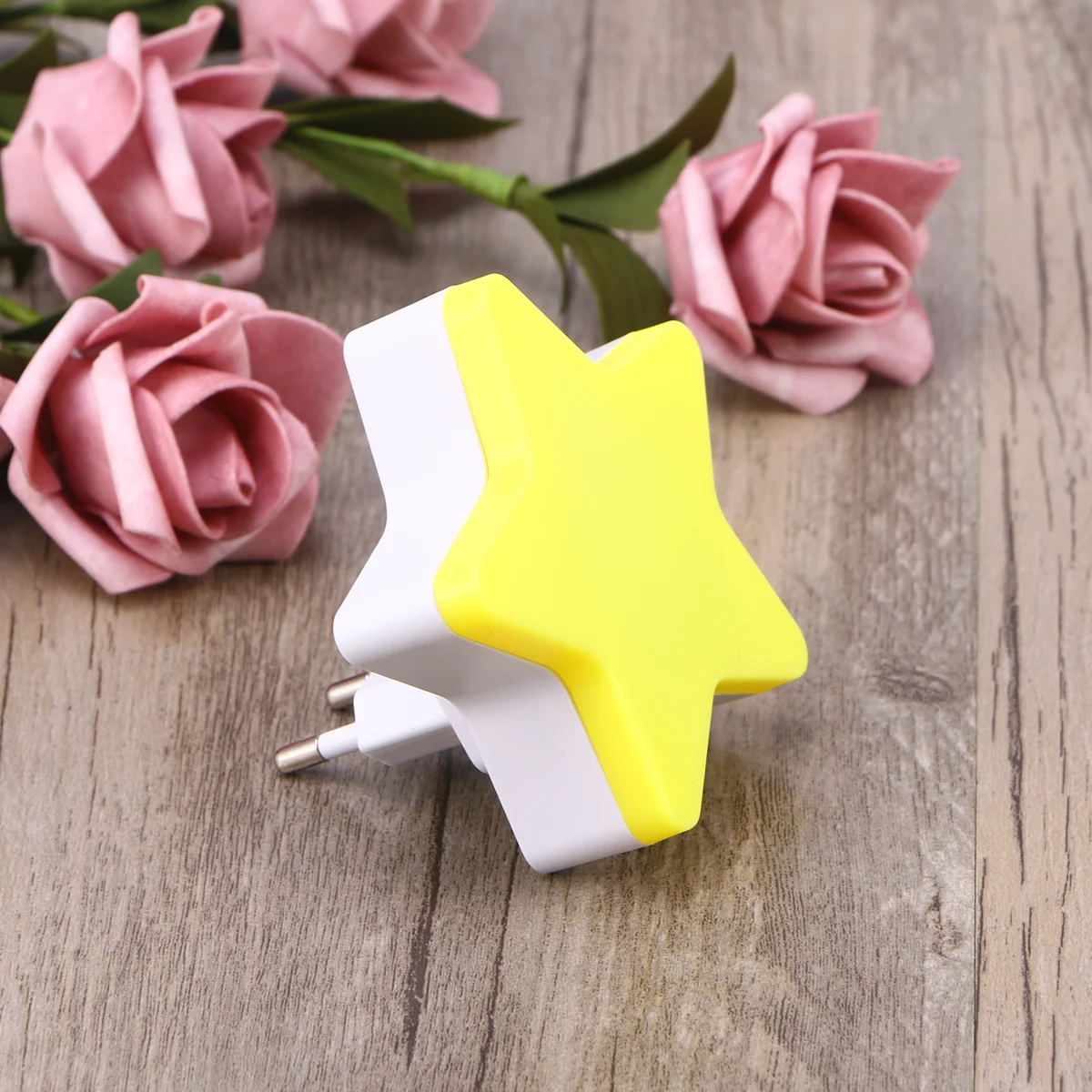 

Control Small Night Five-pointed Star Shaped Wall Lamp for Bedroom Hallway (Yellow)