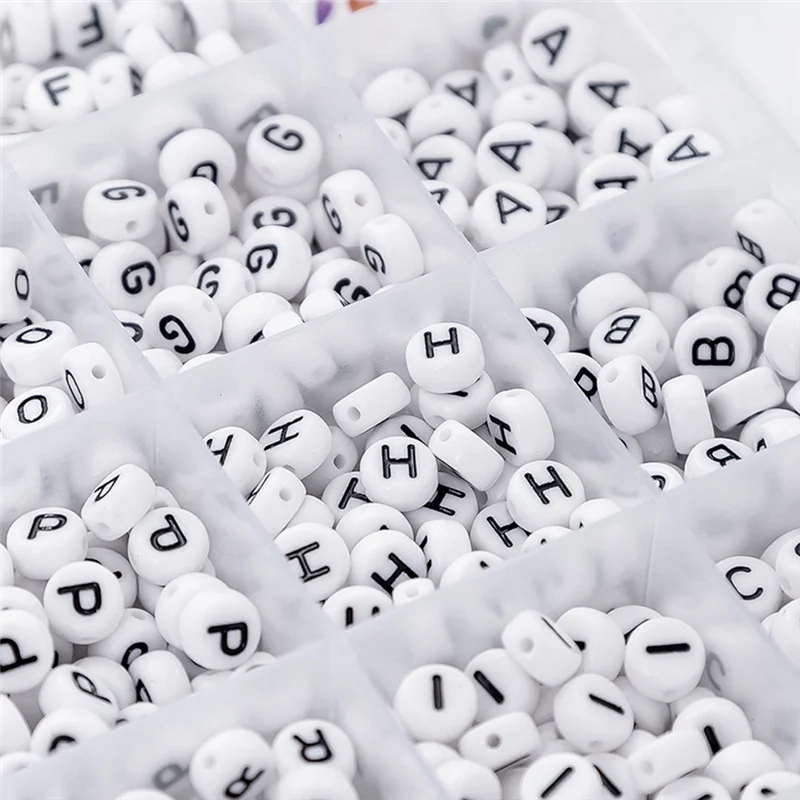 1200 шт. акриловые бусины и буквы английского алфавита