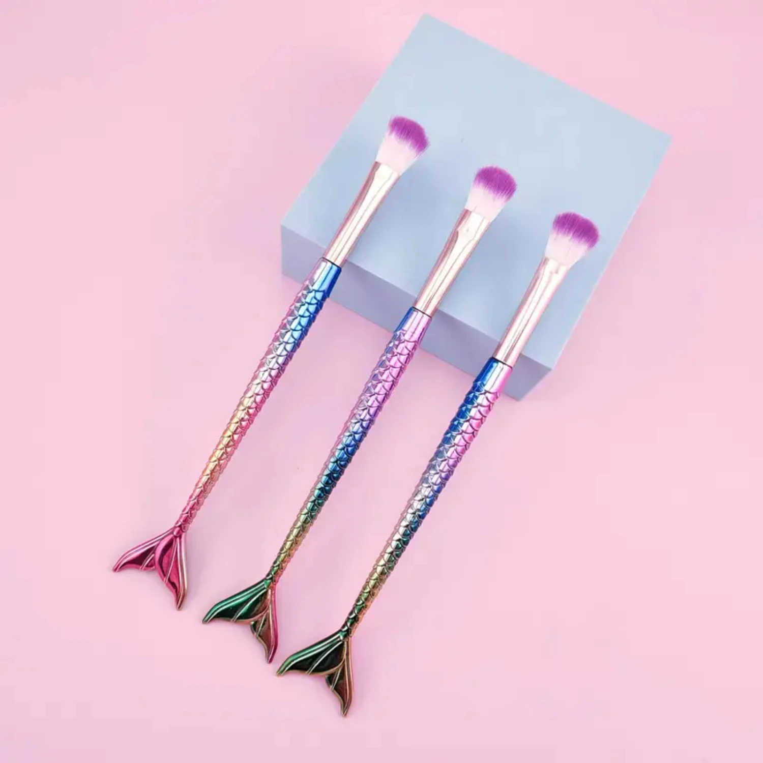 Colorful Mermaid Fishtail Makeup Brush - Professional Eyeshadow for Beauty Lash supplies Paint brushes Brow brush