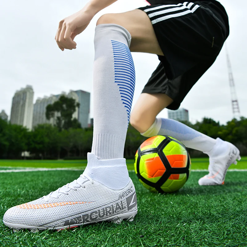 2022 New Fashion Sports Football Shoes For Men Outdoor Light Football Shoes Professional Men And Women High Ankle Football Shoes