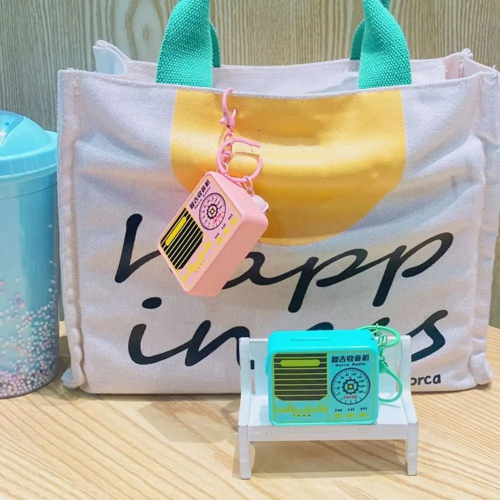 Встроенная подвеска в виде музыкальной шкатулки с четырьмя песнями и музыкой