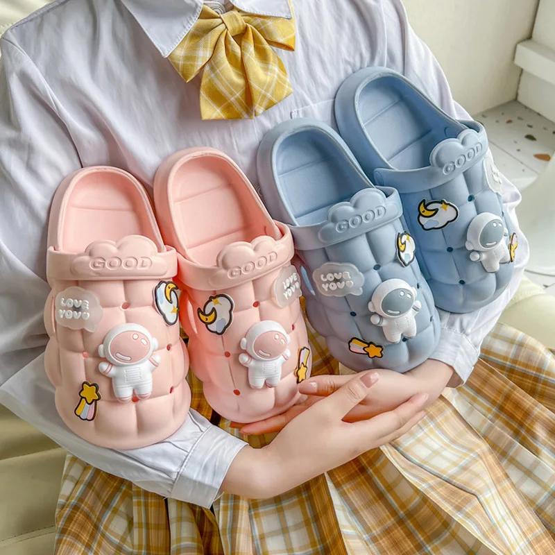 Design Women Blue Spaceman Clogs Shoes Female Slippers Summer Mother Children Clouds Sandals Paltform Ladies Fashion Flip Flops