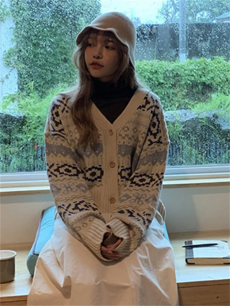 Кардиган женский осенне-зимний однобортный с пуговицами и круглым вырезом -