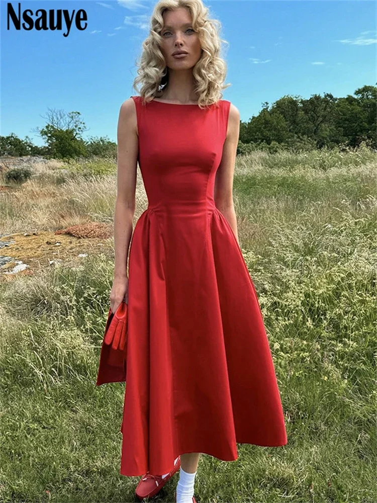 Женское длинное платье-трапеция с открытой спиной