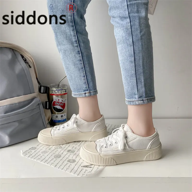 2023 Black and white lace-up low top canvas shoes classic round head thick soled women's canvas shoes