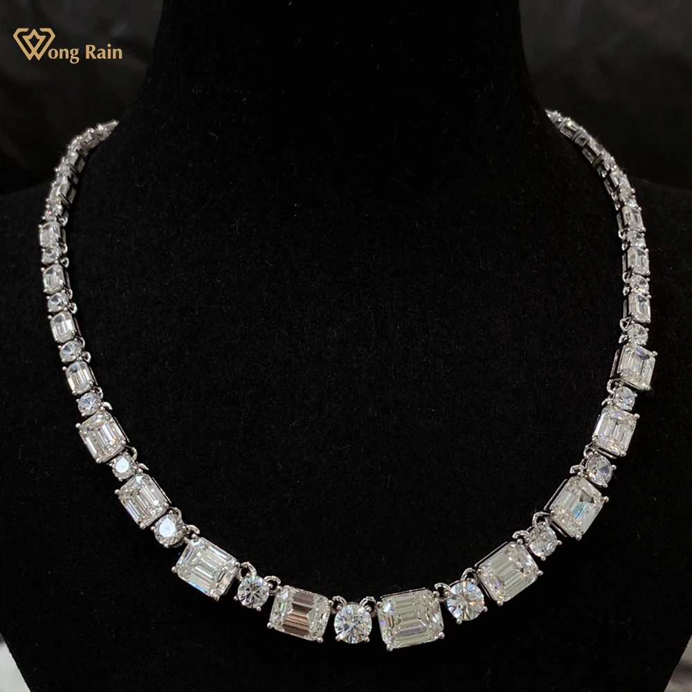 Женское колье из серебра 100% пробы с изумрудом и круглым сапфиром