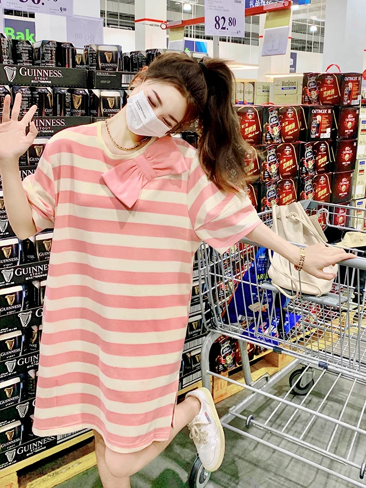 Женское платье-футболка с коротким рукавом круглым вырезом и бантом