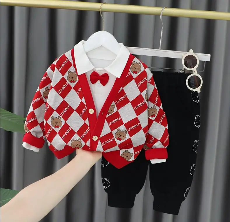 

Осенний спортивный костюм для мальчиков, одежда для малышей, кардиган в клетку с мультяшным медведем, пальто, штаны, Одежда для младенцев из 3 предметов, эксклюзивная одежда