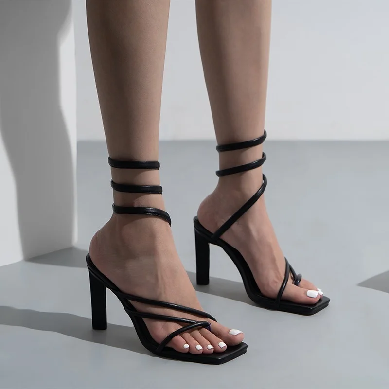 

Fashion 2022 one-word snake body wrapping with outer wear herringbone clip stiletto sandals for women sandals women