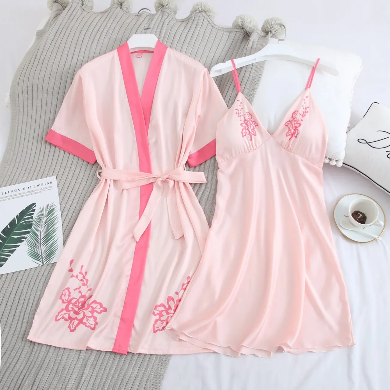

Women Robe Gown Sets Sexy Lace Bride Lingerie Nightgown V-Neck Rayon Nightdress Summer Kimono Bathrobe Casual Home Dressing