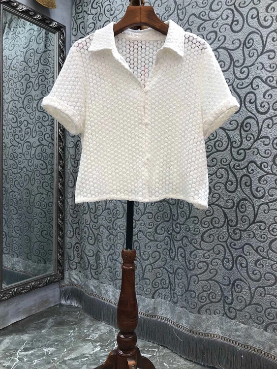 

2022 new women fashion short-sleeved lapel flower hollow stitching solid color button all-match top 730