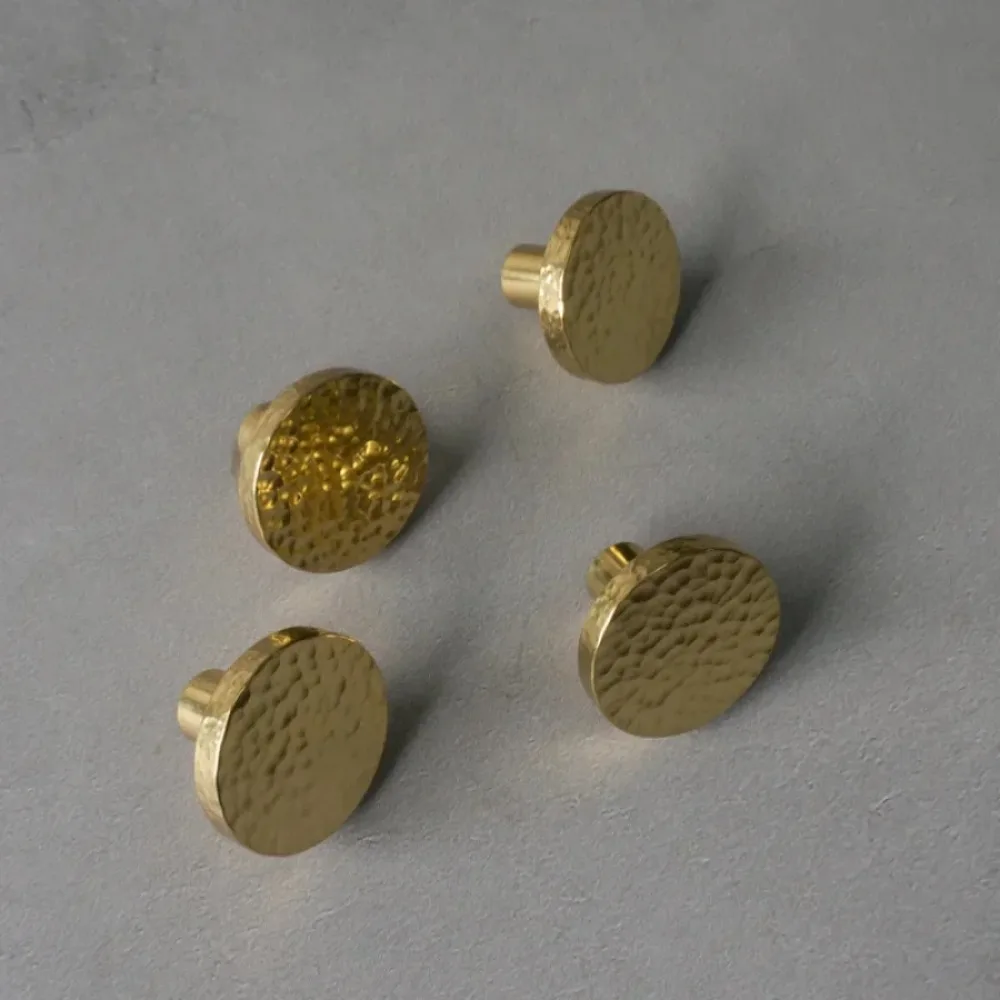 Латунные ручки для шкафа