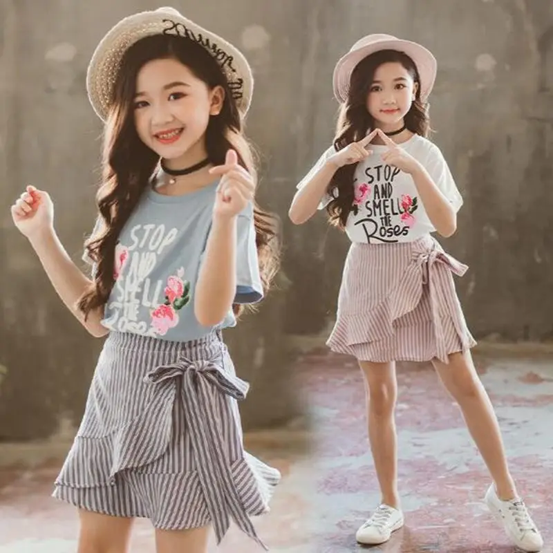 

Рубашка с цветочным принтом и юбка в полоску, на возраст 6-12 лет