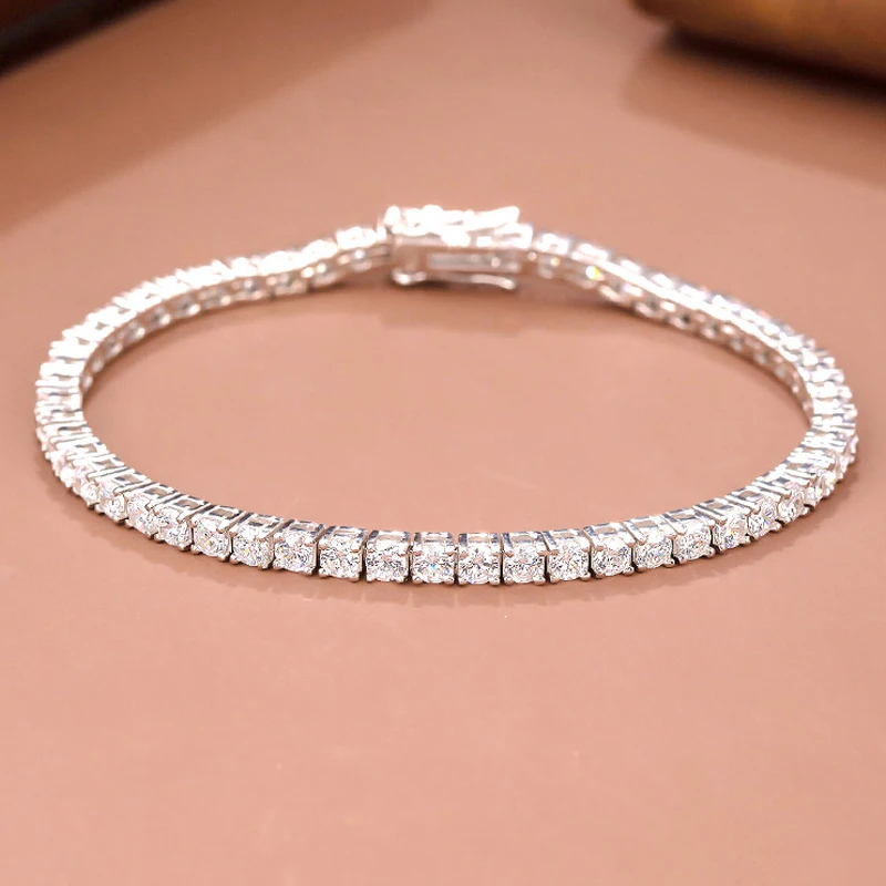 Женский браслет из серебра 925 пробы с бриллиантами 3 мм |