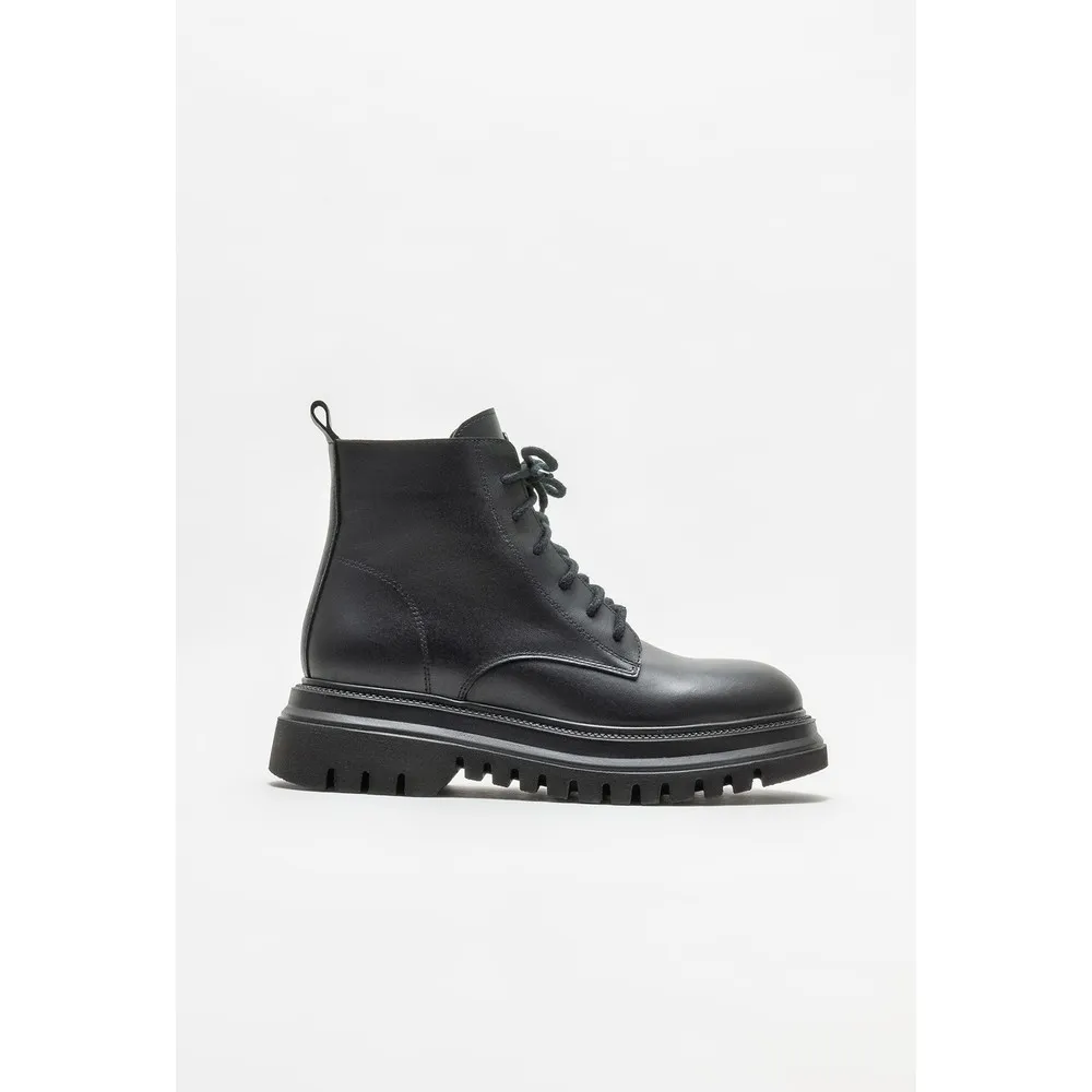 

Hand Black Leather Women Casual Flat Boots