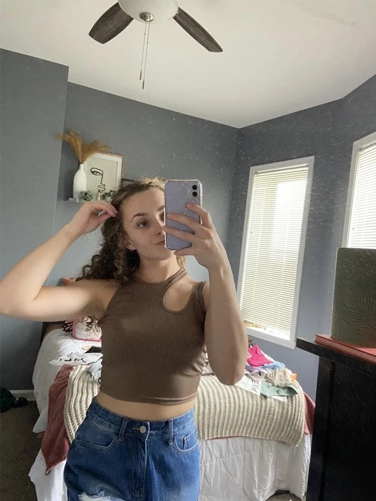 Майка женская трикотажная в рубчик однотонная модная винтажная Укороченная