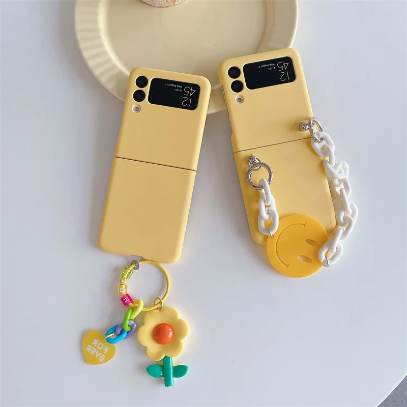 

Creative Smiley Face Flower Chains Phone Case for Samsung Galaxy Z Flip 3 Z Flip 4 Hard PC Back Cover for ZFlip3 ZFlip4 Case