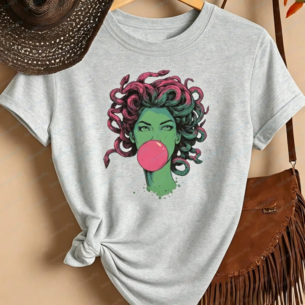 Фото Футболка с графическим принтом Medusa Bubblegum, повседневный топ с короткими рукавами и круглым вырезом для женщин, одежда на лето и весну №4