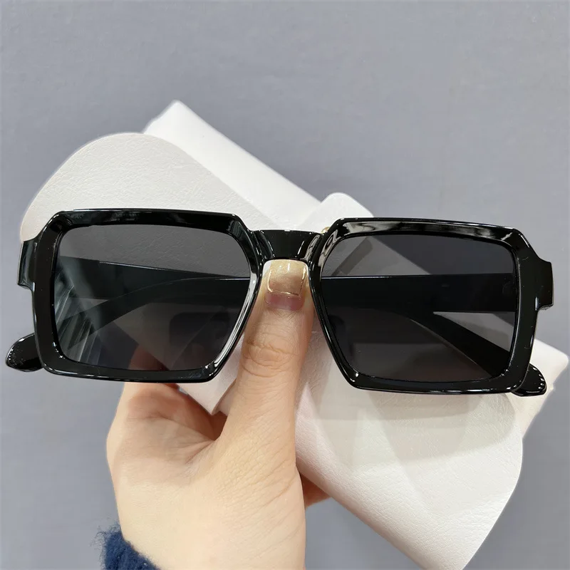 

New Oversized Frame Sunglasses Vintage Fashion Hot Trendy Men Women Eyewear Luxury Brand Designer Female Travelling UV400 Shades