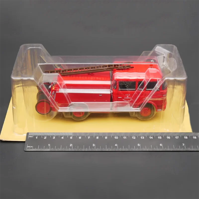 Модель французского пожарного самолета Berliet GAK 17 в масштабе 1:43 модель готовой