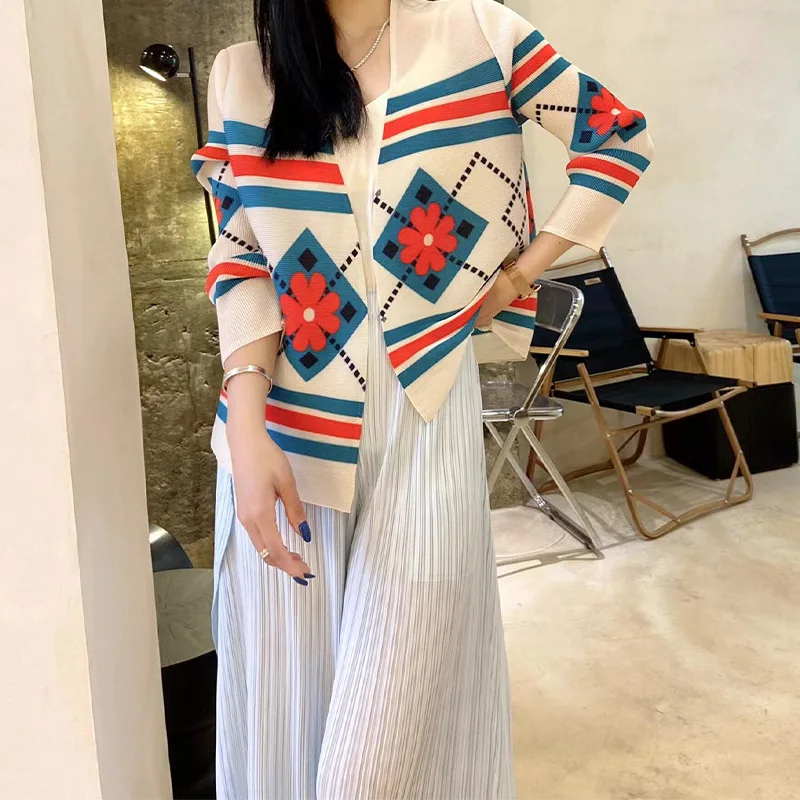 Early spring new 2022 high-end printing three-quarter sleeve shirt top summer Western style sunscreen cardigan thin women