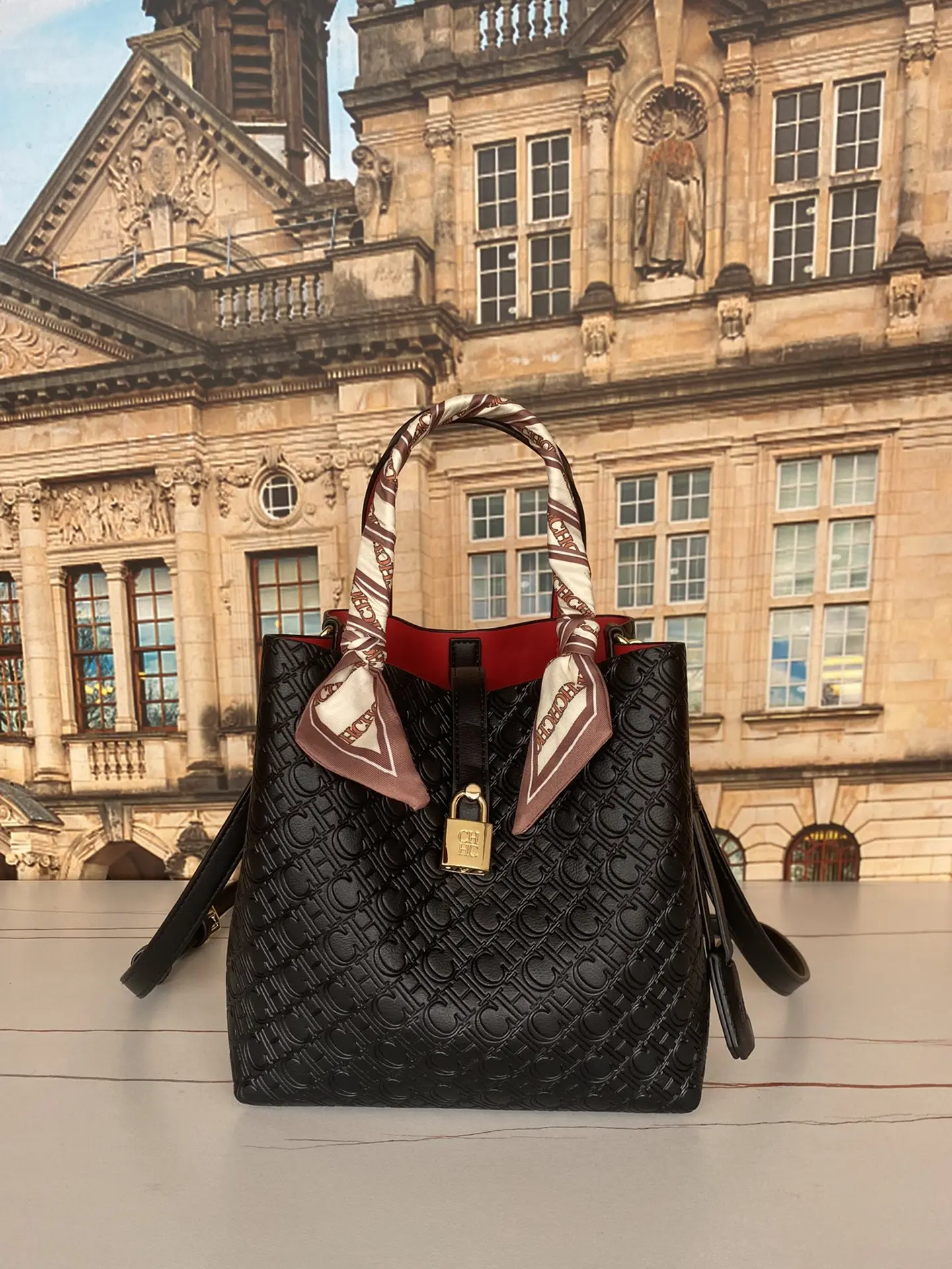 

CH Luxury New Women's Mini Bucket Bag Hand-held Single Shoulder Messenger With Free Shoulder Strap Silk Scarf Buckle Embossed